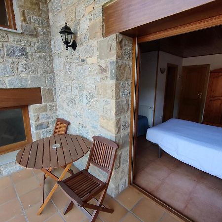 Hostal Cal Mestre Vilallonga de Ter Ngoại thất bức ảnh
